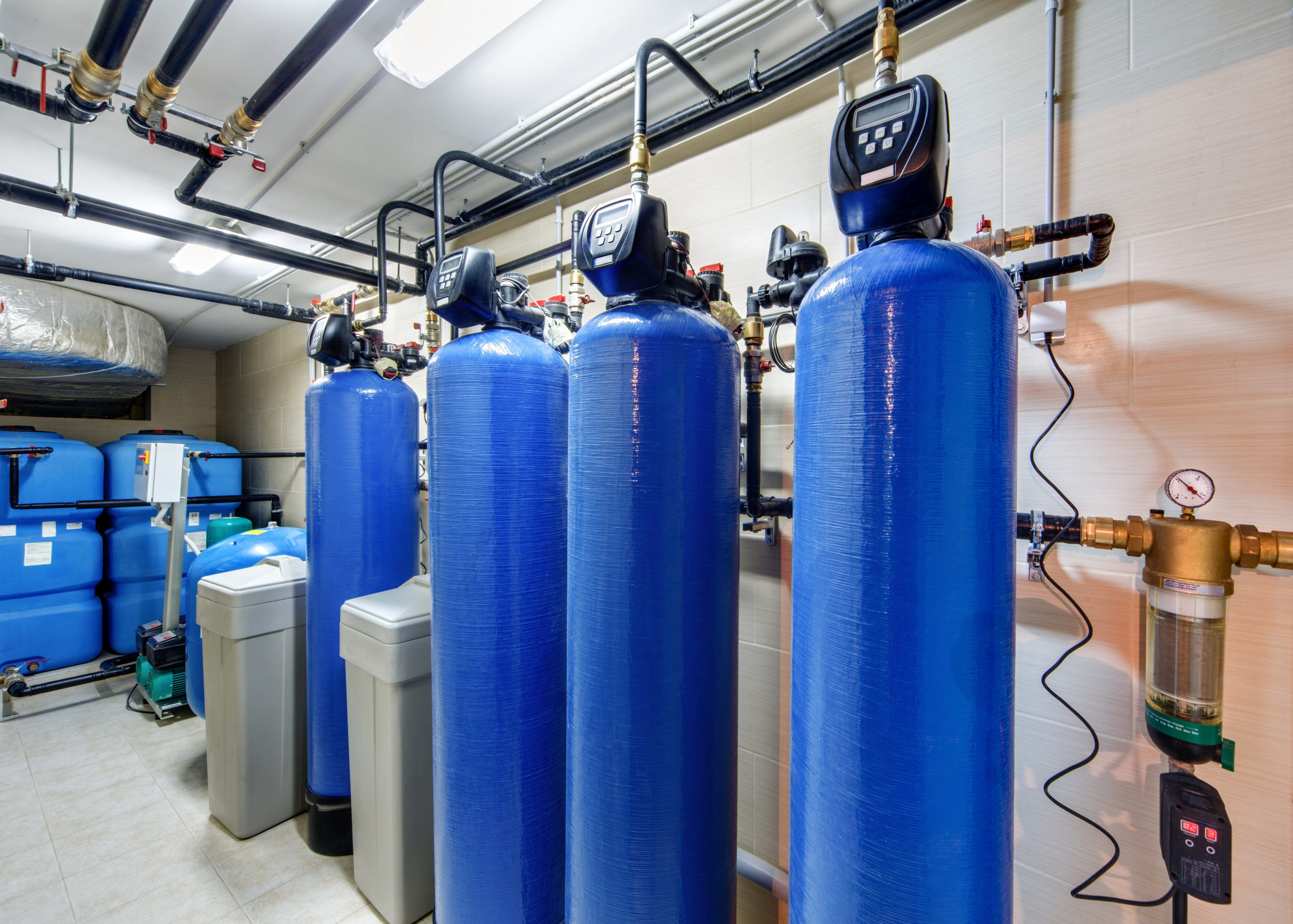 Portable deionization exchange tanks