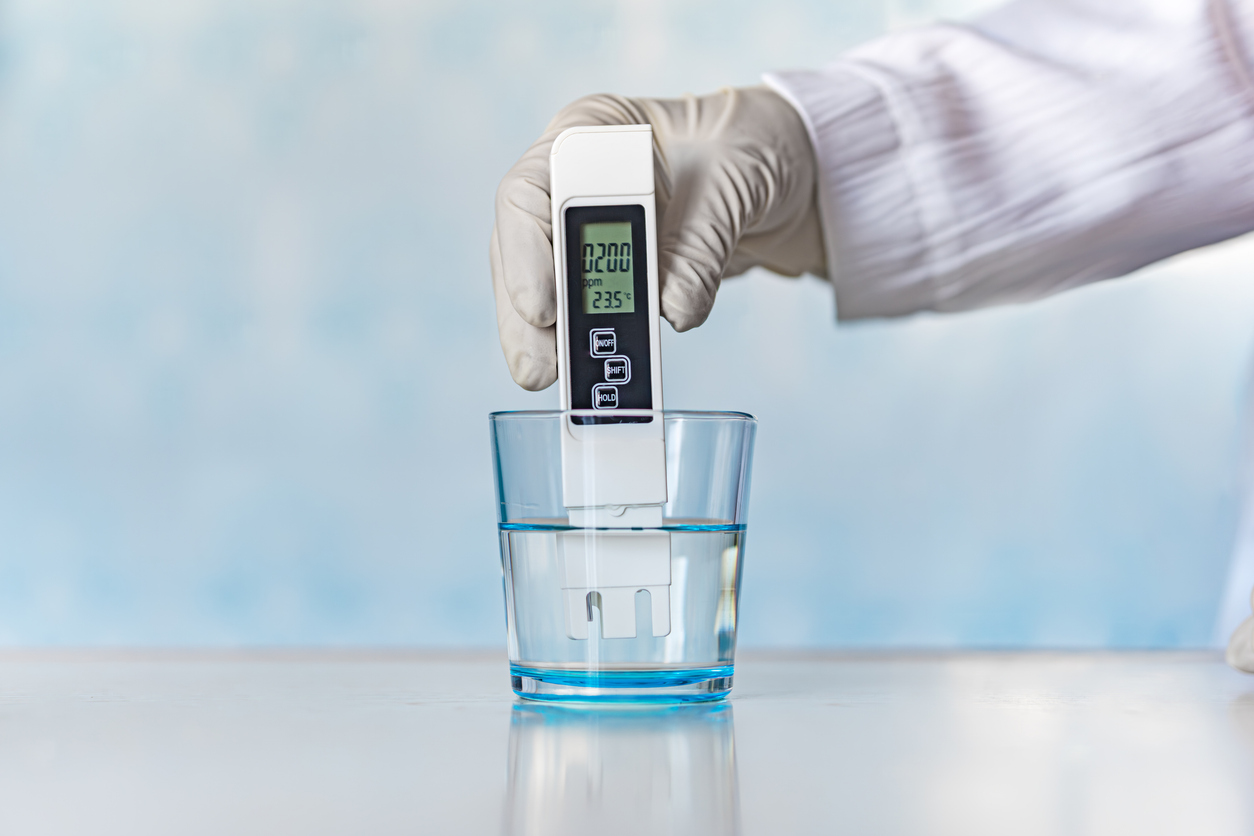 TDS meter testing high total dissolved solids in water